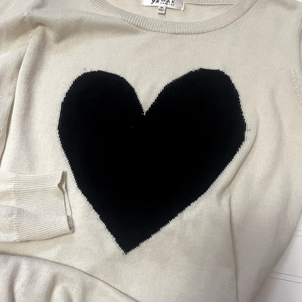 Yemak Sweater Women’s Medium White and Black Heart Sweatshirt with 3/4 sleeves